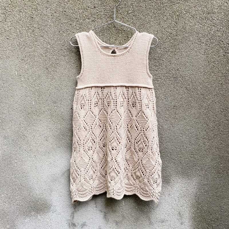 Knitting for Olive Lace Dress Anleitung und Wolle