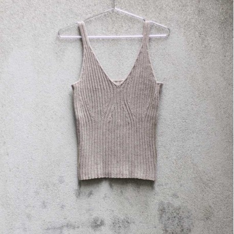 Y-Top von Knitting for Olive Anleitung und Wolle