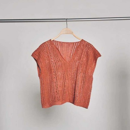 Sandnes Line og Tynn Line 2207 April Topp Strickset