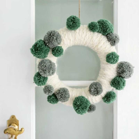 Sandnes Tema 69-10  Kranz Häkelset