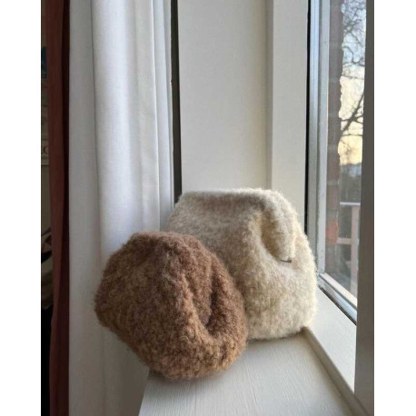 Petite Knit Teddy Clutch Anleitung, Wolle und Zubehör