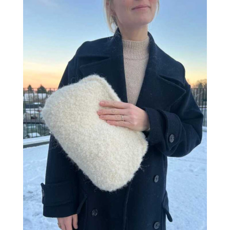 Petite Knit Teddy Clutch Anleitung, Wolle und Zubehör