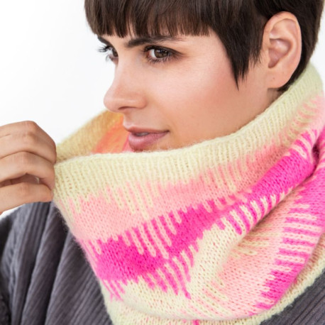 Kaos Cowl von Kaos Yarn kostenlose Anleitung und Wolle