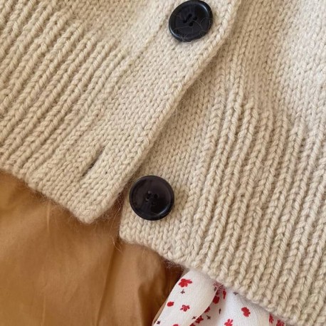 Champagne Cardigan PetiteKnit Strickanleitung und Wolle