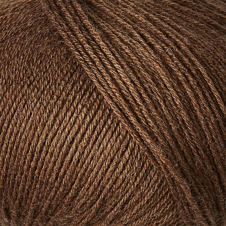 Knitting for Olive Merino Dark Cognac Detail